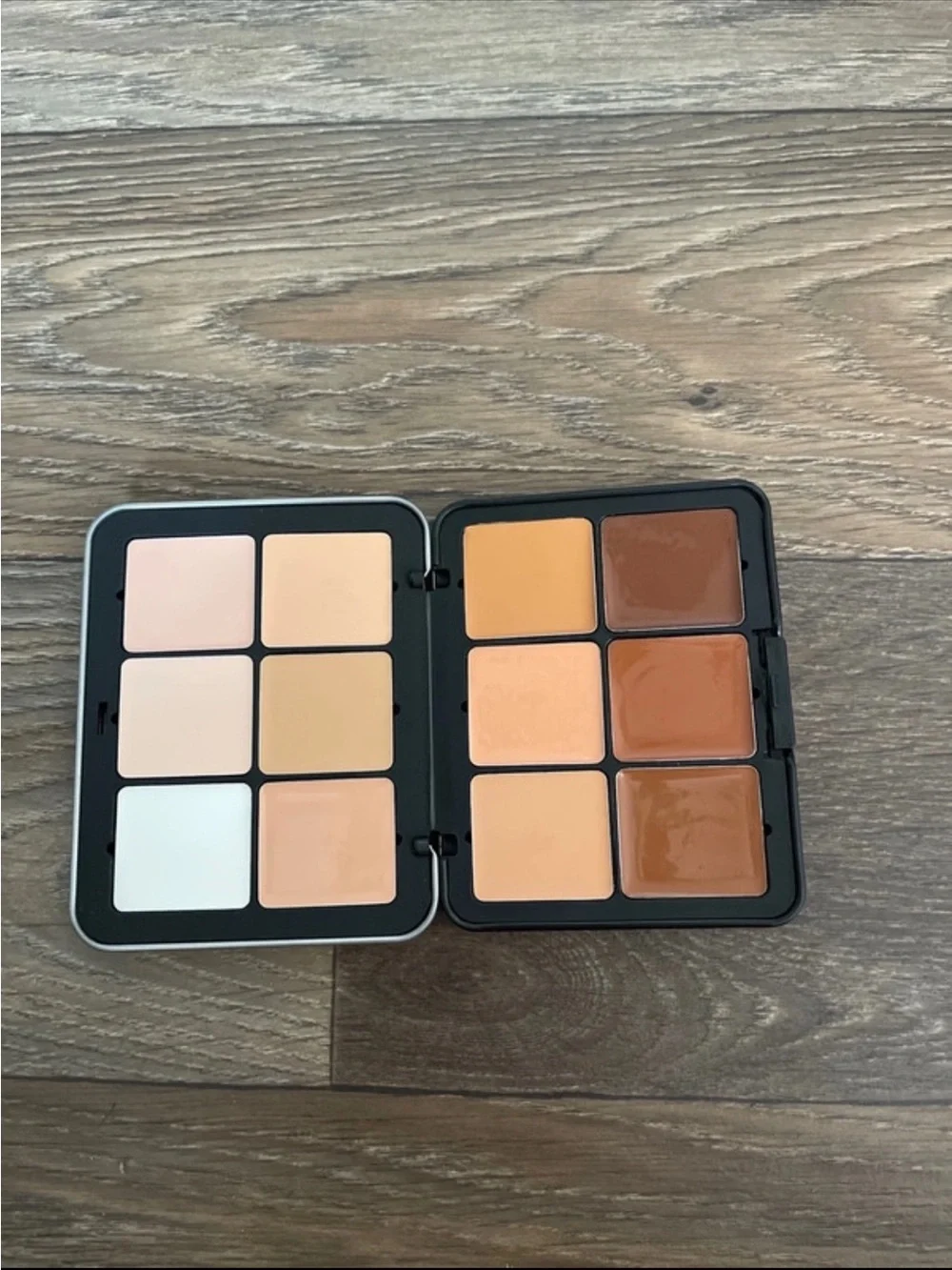 Carla Secret Cream Concealer Palette - Peach & Light Beige Shades